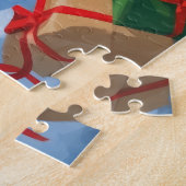 Lhasa Apso loopt in de sneeuw met kerstmuts Legpuzzel (Zijkant)