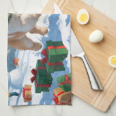 Lhasa Apso loopt in de sneeuw met kerstmuts Theedoek (Quarter Fold)
