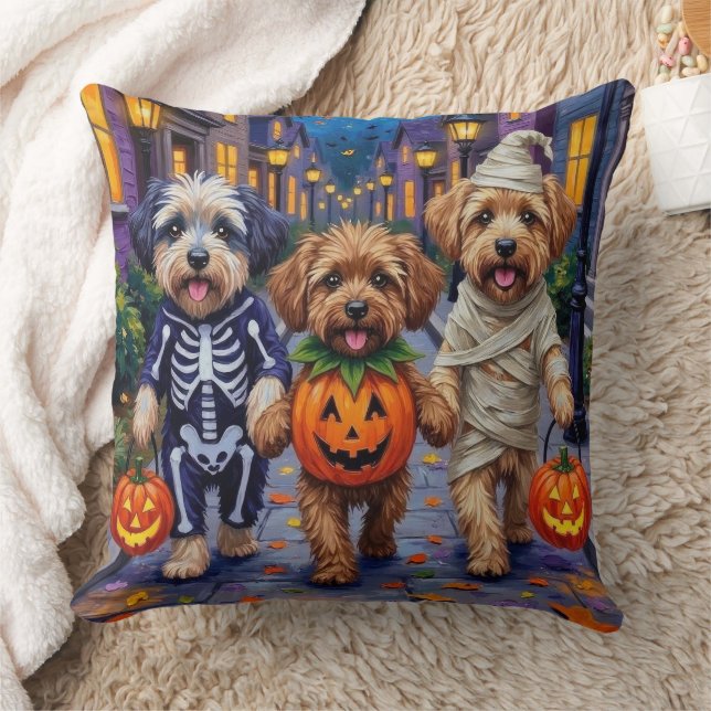 Lhasa Apso Trick-or-Treating In Halloween Kostuums Kussen (Deken)