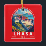 Lhasa Tibet Travel Art Vintage Keramisch Ornament<br><div class="desc">Lhasa retro vector reisontwerp. Lhasa, de hoofdstad van de Tibetaanse Autonome Regio, ligt aan de noordelijke oever van de rivier de Lhasa in een vallei van de Himalaya.</div>