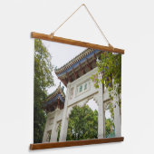 Li Garden-serie: toegangspoort tot sereniteit Hangend Wandkleed (Gebogen)