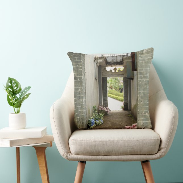 Li Garden Series: Blossoms & Echoes  Kussen (Stoel)