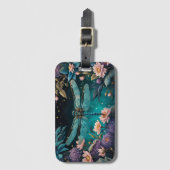 Libel in een bloementuin 's nachts bagagelabel (Voorkant (verticaal))