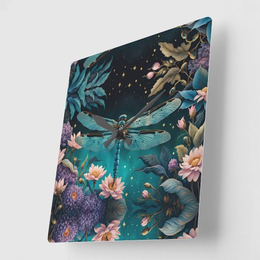 Libel in een bloementuin 's nachts vierkante klok (Hoek)