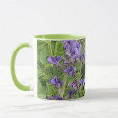 Libel met blauwe ogen op paarse bloemen mok (Links)