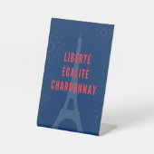 Liberté Égalité Chardonnay Grappige Eiffeltoren Wi Reclamebord Met Voetstuk (Voorkant)