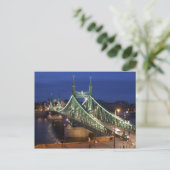 Liberty Bridge 's nachts Briefkaart (Staand voorkant)