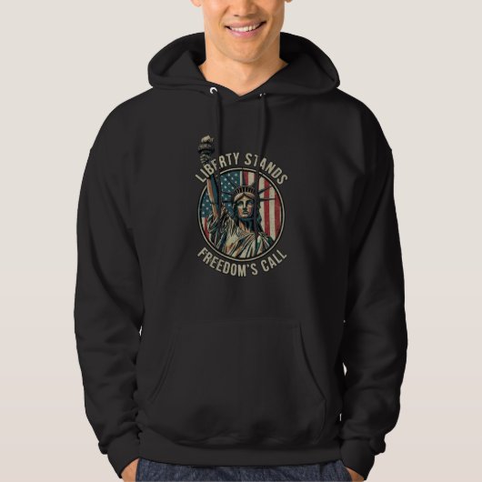 Liberty Stands – Freedom’s Call Patriotic Statue  Hoodie (Voorkant)