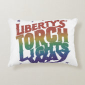"Liberty's Torch Lights Way" Accent Kussen (Voorkant)