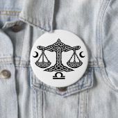 Libra Keltische Maan‑Schaal Sigil | BurnsInHell In Ronde Button 4,0 Cm (In situ)