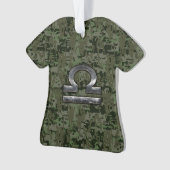 Libra Zodiac Symbol op Green Digital Camouflage Ornament (voorkant)
