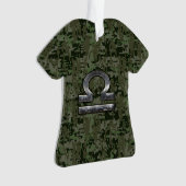 Libra Zodiac Symbol op Green Digital Camouflage Ornament (voorkant)