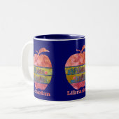 Librarian Apple Tweekleurige Koffiemok (Voorkant links)