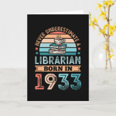 Librarian geboren in 1933 90th Birthday Book Lover Kaart (Gele Bloem)