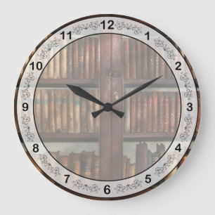 Librarian - in de bibliotheek grote klok