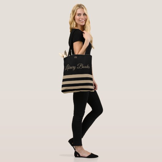 Library Black en Tan Stripe Monogram Tas (Op model)