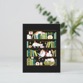 Library cats - whimsical cats on the book shelves bedankkaart (Staand voorkant)
