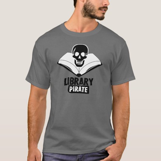 Library Pirate T-shirt (Voorkant)