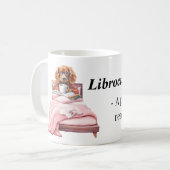 Librocubicularist Hond lezen in bed boek liefhebbe Koffiemok (Voorkant links)