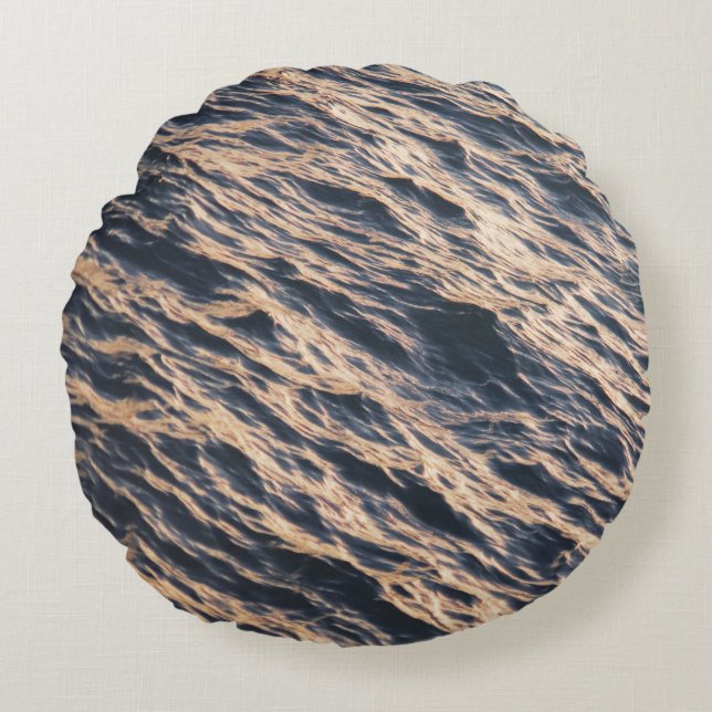 Lichaam van het water overdag rond kussen (Voorkant)