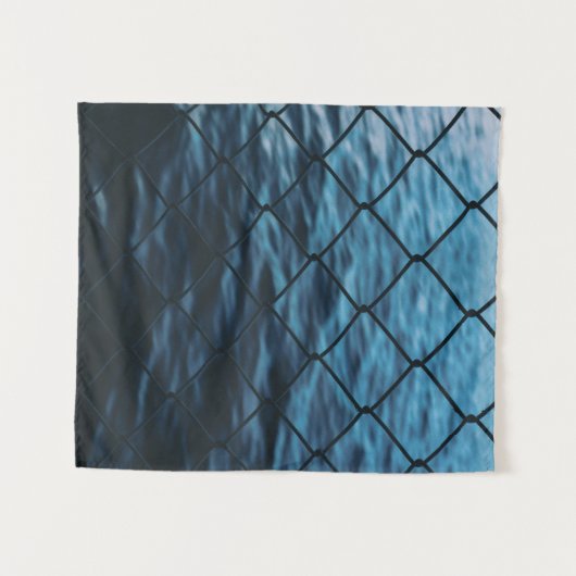 Lichaam van het water vóór de kettingkoppelomheini wandkleed (Voorkant (horizontaal))