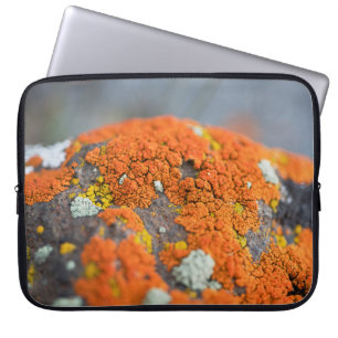 Lichen oranje moss stone grijs laptop sleeve
