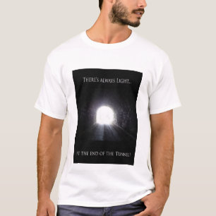 Licht aan het einde van de T-shirt van de tunnel