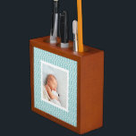 Licht aqua | Foto van de nieuwste vorm Pennenhouder<br><div class="desc">Toon twee van uw favoriete foto's met deze handige bureauorganisator,  die een subtiel turquoise aqua en wit tralis patroon kenmerkend elk van uw foto's bevat. Het kleurenpalet is perfect voor waardevolle foto's van je baby jongen of meisje,  familie of huisdier.</div>