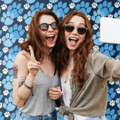 Licht Baby Blauw & Navy Herhalende Pawprint Achter Wandkleed