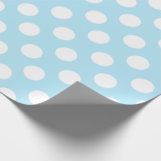 Licht babyblauw en witte pooldots cadeaupapier (Hoek)