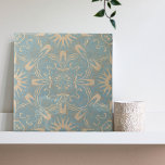 Licht blauw en crème mozaïek verontruste steen-loo tegeltje<br><div class="desc">Deze keramische tegel is een mooie mix van traditie en kunstzinnigheid. De basiskleur is een rustige blauwe tint, die een serene achtergrond biedt voor de ingewikkelde gouden patronen die het oppervlak sieren. Deze design zijn een symfonie van bloemmotieven en geometrische motieven, symmetrisch gerangschikt aan creëer een harmonieuze esthetiek. De beige...</div>