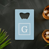 Licht blauw omlijnd monogram creditkaart flessenopener