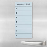 Licht Blauw Wekelijkse Naam van het Manuscript van Magnetisch Notitieblok<br><div class="desc">Plan je belangrijkste taken en verplichtingen van maandag tot en met zondag met een lichtblauwe weekplanner of om een lijst te maken met jouw naam bovenaan in een zwart scriptlettertype. De dagen van de week zijn verdeeld in rijen van gelijke grootte met de eerste letter van elke dag aan de...</div>