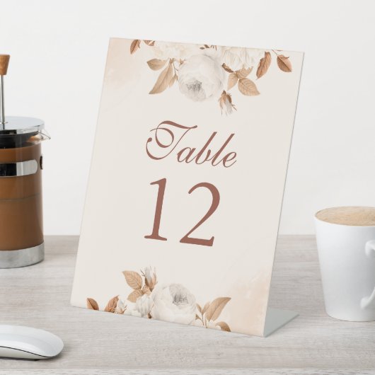 Licht Blush en Koper Floral Table Nummers Reclamebord Met Voetstuk (Insitu)