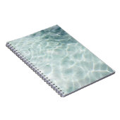 Licht dat overdag wordt weerspiegeld in water notitieboek (Rechterzijde)