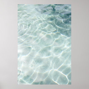 Licht dat overdag wordt weerspiegeld in water poster