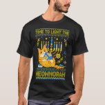 Licht de Joodse Kat Menorah Oegly Chanu in de Meow T-shirt<br><div class="desc">Licht de Joodse Kat Menorah Ugly Chanukah 1</div>