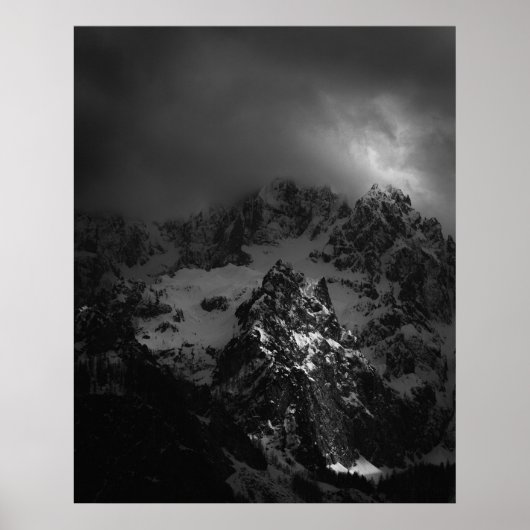 Licht en duisternis bij bergen poster (Voorkant)