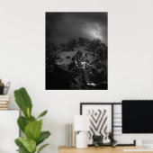 Licht en duisternis bij bergen poster (Thuiskantoor)