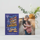 Licht en latkes Een foto Chanoeka Feestdagenkaart (Staand voorkant)