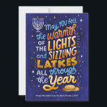 Licht en Latkes Non-Photo Chanoeka Feestdagenkaart<br><div class="desc">Niet-fotokaart,  met een heldere en kleurrijke,  handgeschreven Chanoeka-sentiment,  met latkes en lampjes van de menora. De achterkant heeft een coördinatiepatroon en er kunnen familiefoto's worden toegevoegd.</div>