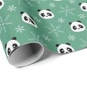 Licht Evergreen - Schattigee panda's met sneeuwvlo Cadeaupapier (Rol Hoek)