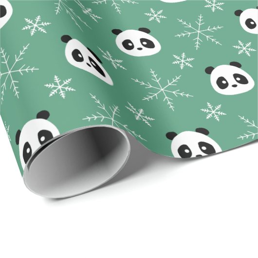 Licht Evergreen - Schattigee panda's met sneeuwvlo Cadeaupapier (Rol Hoek)