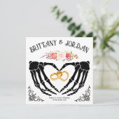 Licht gotisch skelet handen RSVP kaart (Staand voorkant)