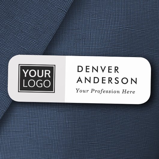 Licht grijs en wit aangepaste logo, naam en titel naamplaatje