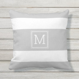 Licht grijs en witte strepen Eenvoudig monogram Buitenkussen