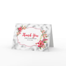 Licht grijs glas en roze bloemen