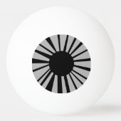 Licht grijs oog en zwarte pupil op witte eyeball pingpongbal (Voorkant)