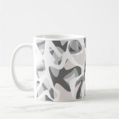 Licht grijze vlekken Abstract gevlekt patroon Koffiemok (Links)