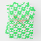 Licht groen en wit hart inpakpapier vel (In situ)